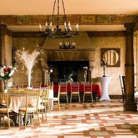 Chateau With Private Pool And Panoramic View Over The Bay Of Mont St Michel סן-ז'ון-לה-טומה