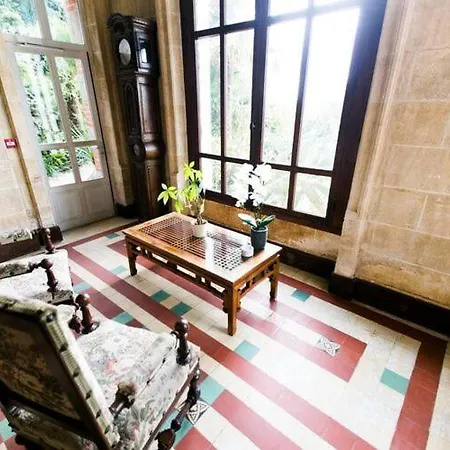 בית נופש Chateau With Private Pool And Panoramic View Over The Bay Of Mont St Michel *