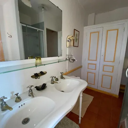 בית נופש Chateau With Private Pool And Panoramic View Over The Bay Of Mont St Michel סן-ז'ון-לה-טומה