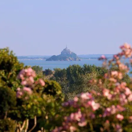 Chateau With Private Pool And Panoramic View Over The Bay Of Mont St Michel * סן-ז'ון-לה-טומה