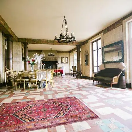 Chateau With Private Pool And Panoramic View Over The Bay Of Mont St Michel בית נופש