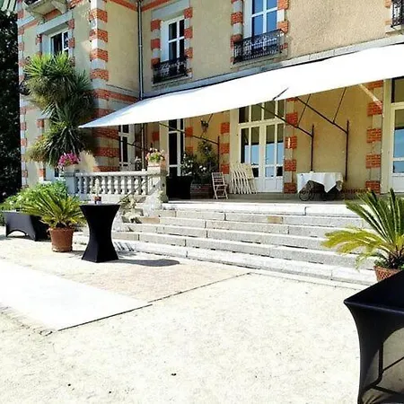בית נופש Chateau With Private Pool And Panoramic View Over The Bay Of Mont St Michel *