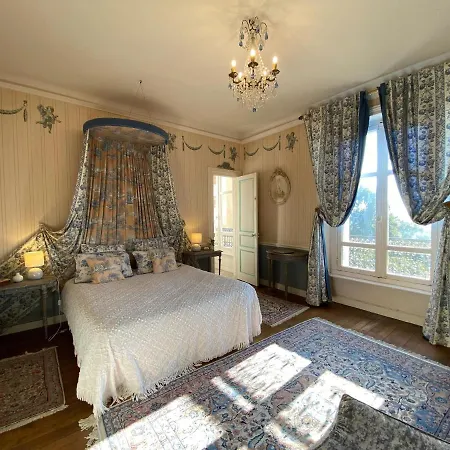 Сasa de vacaciones Chateau With Private Pool And Panoramic View Over The Bay Of Mont St Michel